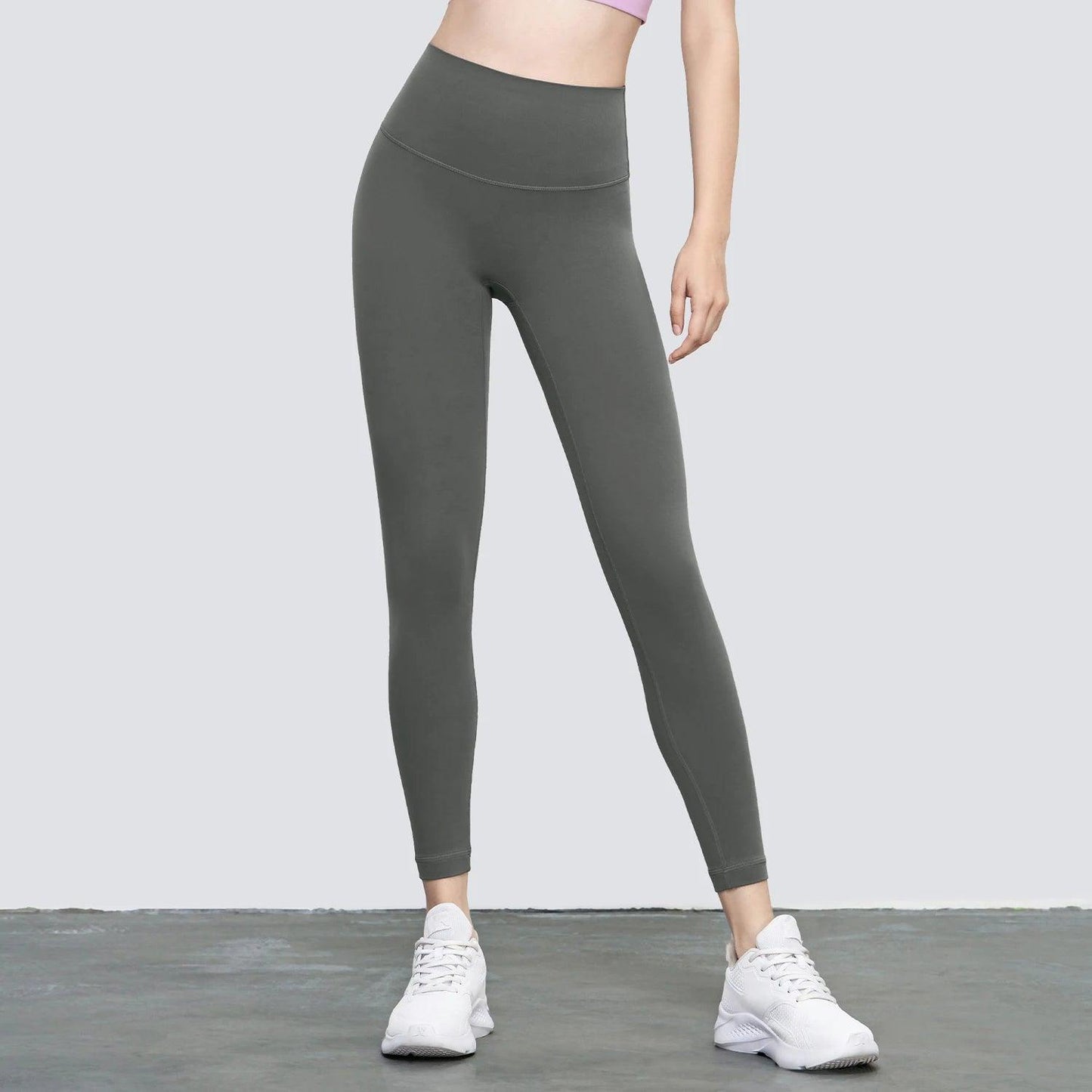 Trendy activewear outfit suitable for yoga, running, or gym sessions.- SOO SOO COOL